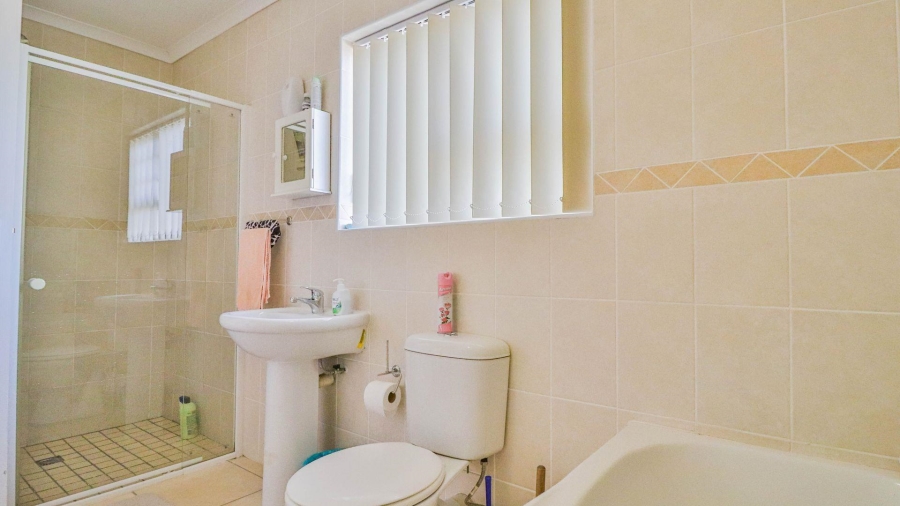 To Let 3 Bedroom Property for Rent in Heiderand Western Cape